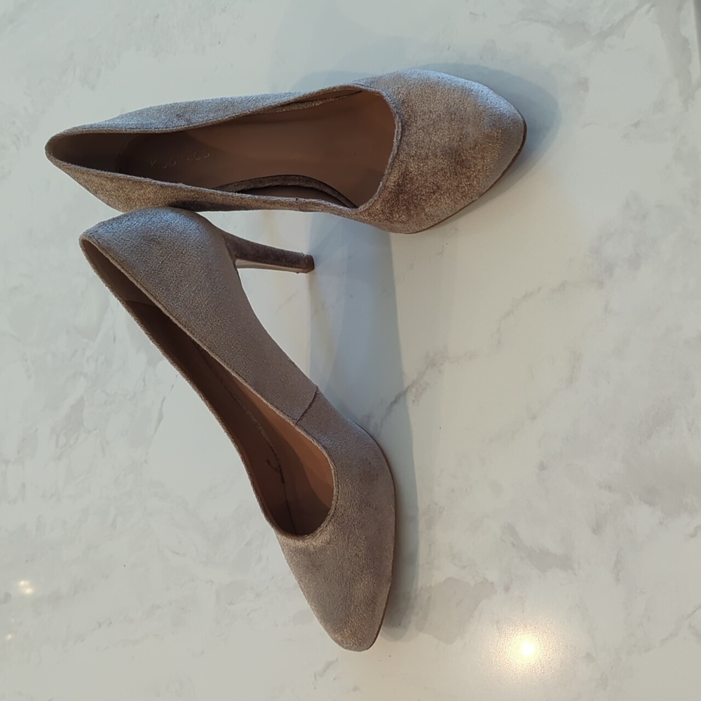 Klub Nico Belanie Velvet Pumps